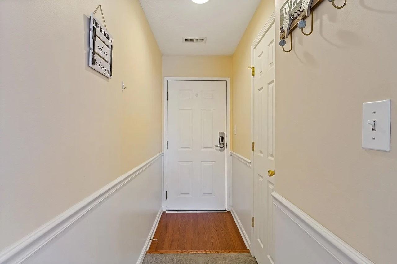 577 Blue River Ct - Photo 3 of 20
