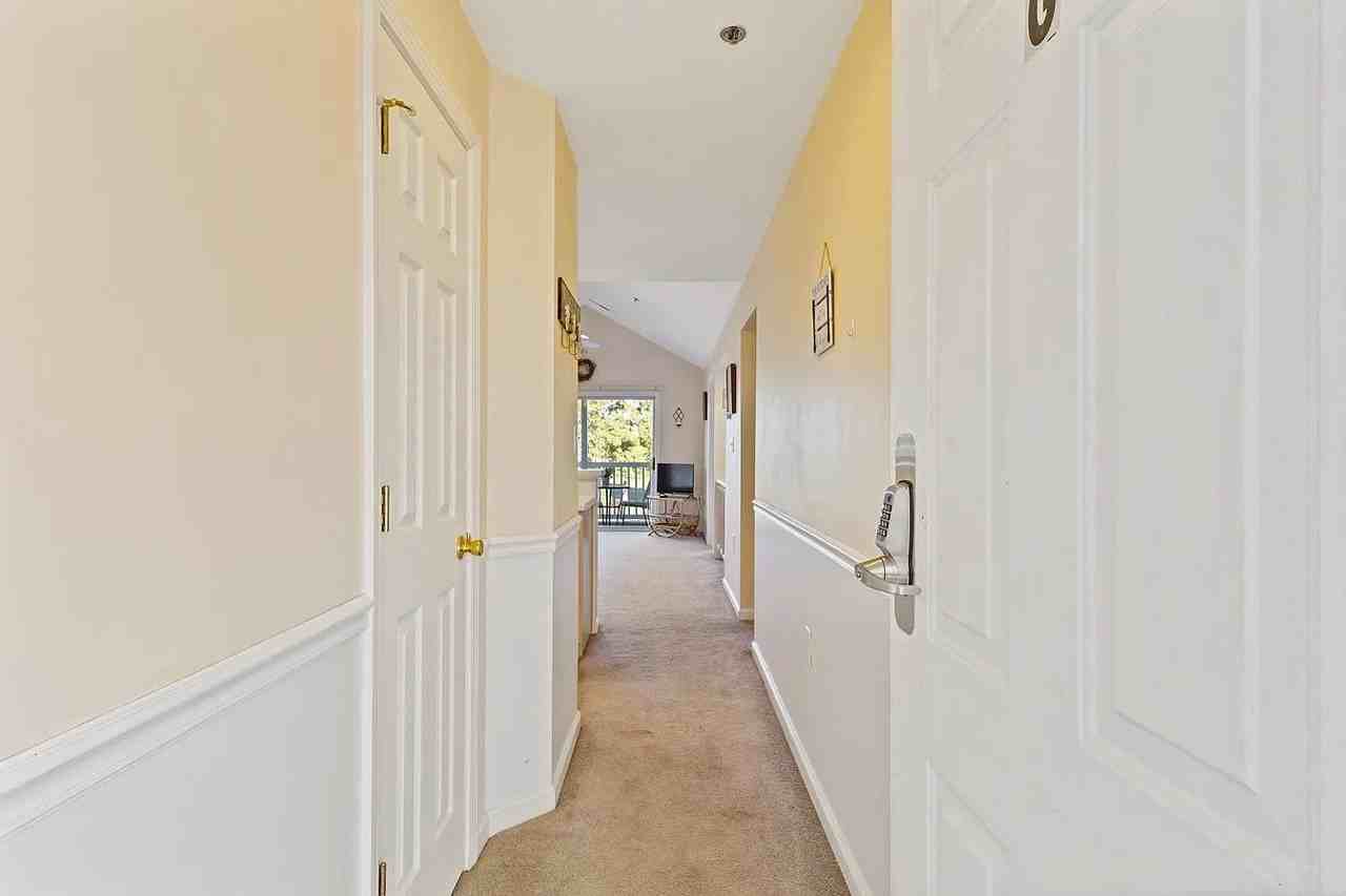 577 Blue River Ct - Photo 4 of 20