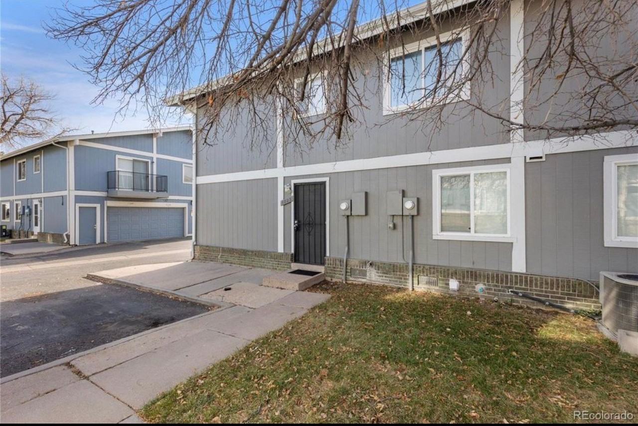 1223 S Wheeling Way - Photo 5 of 24