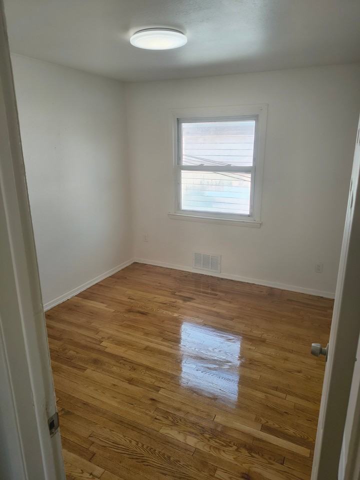 23 Simplex Ave Apt C #23C - Photo 4 of 7