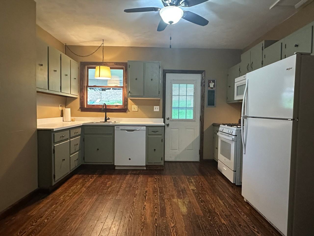 8778 Broadway St - Photo 3 of 13