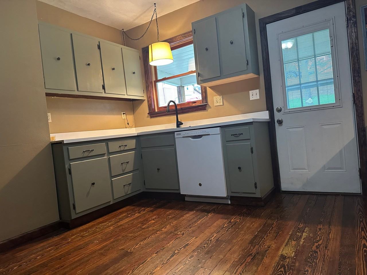 8778 Broadway St - Photo 4 of 13