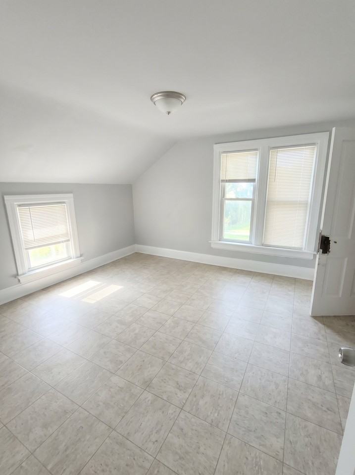 12041 S Parnell Ave - Photo 3 of 12