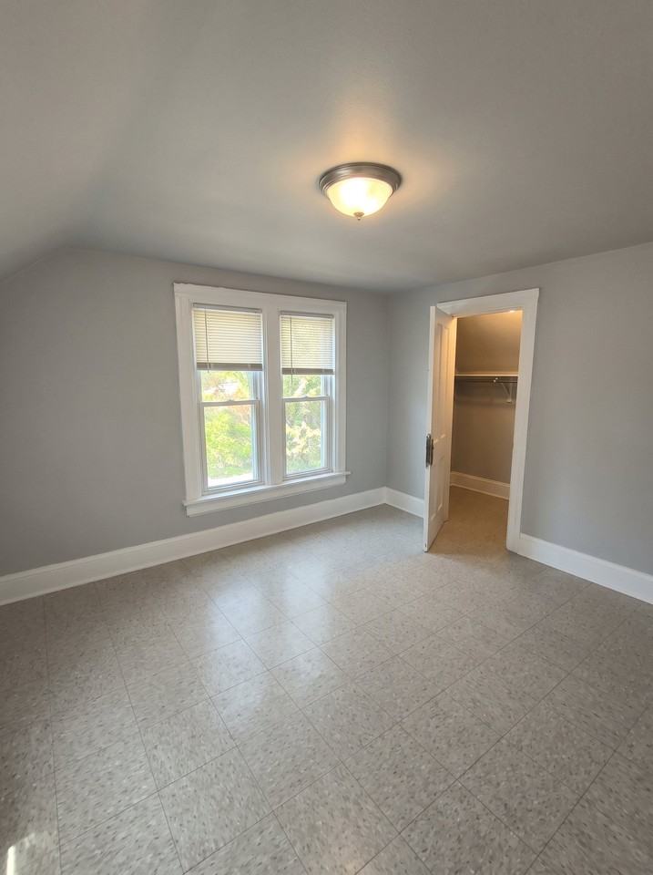 12041 S Parnell Ave - Photo 4 of 12