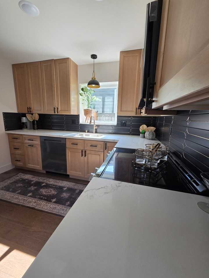 4105 39th Ave Sw - Photo 2 of 15