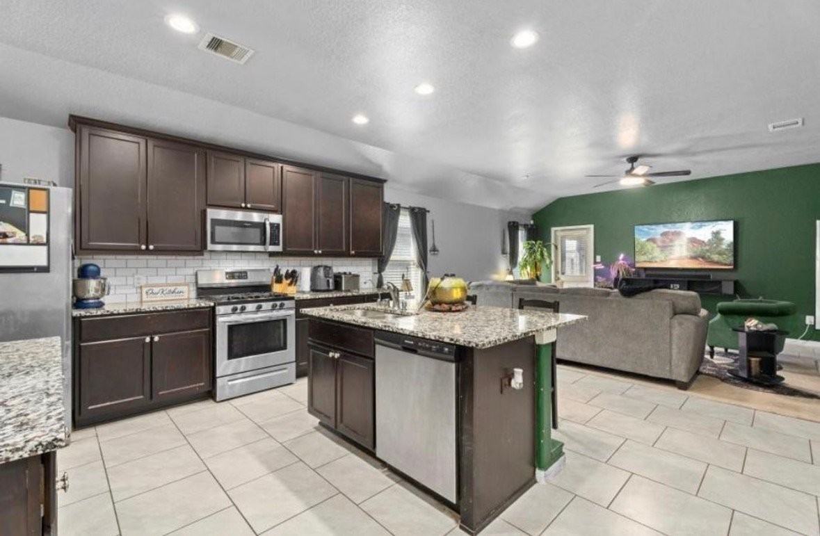 715 Harvest Bluff Dr - Photo 4 of 18