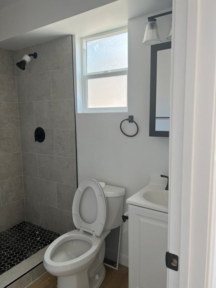 963 1/2 N Serrano Ave - Photo 6 of 18