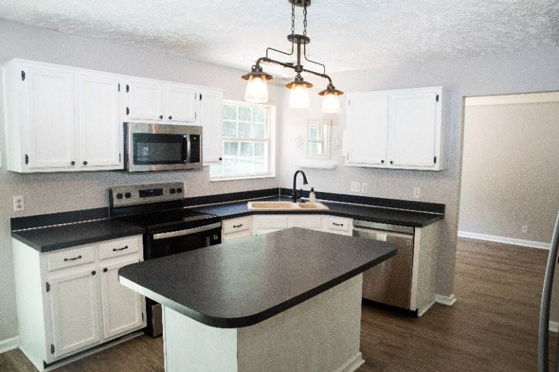 215 Ella St - Photo 3 of 14
