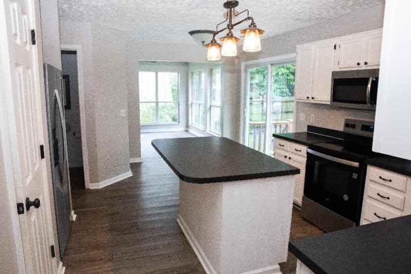215 Ella St - Photo 4 of 14