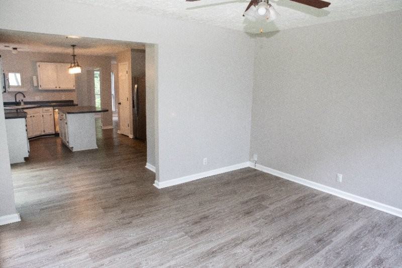 215 Ella St - Photo 5 of 14