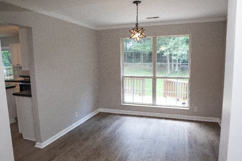 215 Ella St - Photo 7 of 14