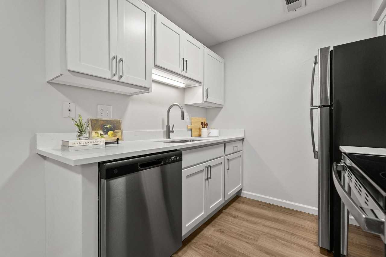 Milford Collection Apartments - Photo 7 of 21
