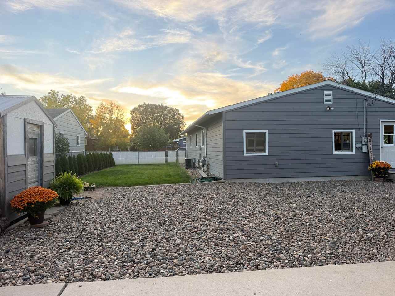 2302 Tompy St - Photo 3 of 12