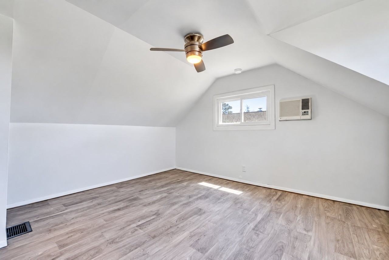 46 Peachtree Ln - Photo 2 of 9
