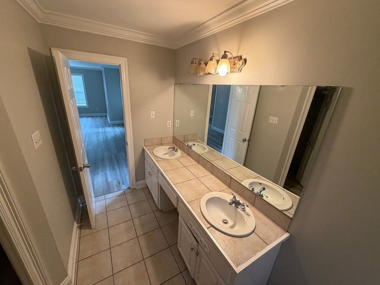 510 Winnipeg Ave - Photo 4 of 13