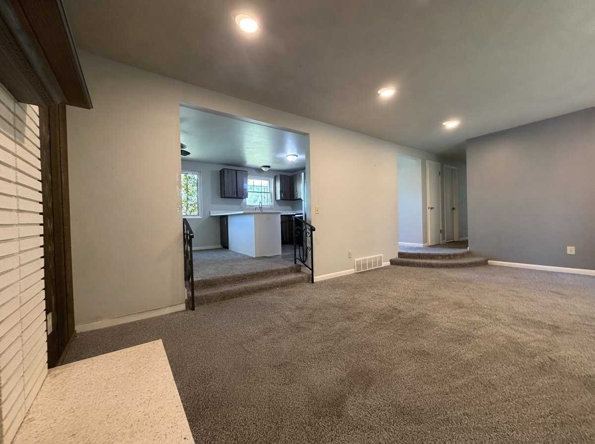 1032 Cambridge Rd - Photo 5 of 9