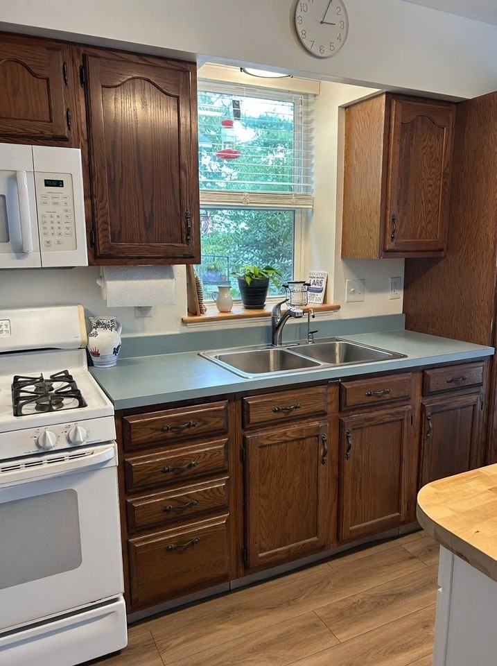 160 Heritage Woods Ln - Photo 6 of 17