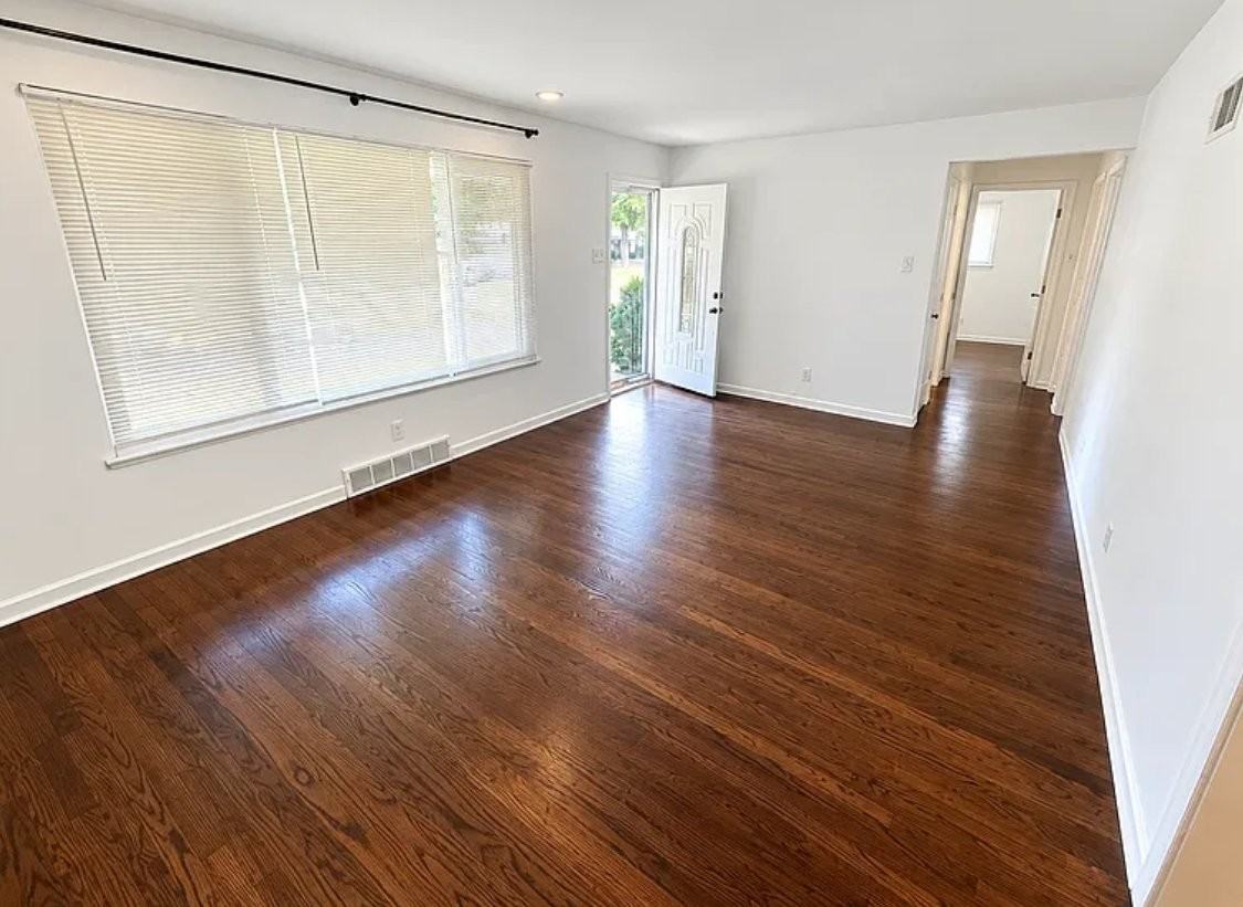 10726 Niblic Dr - Photo 2 of 6