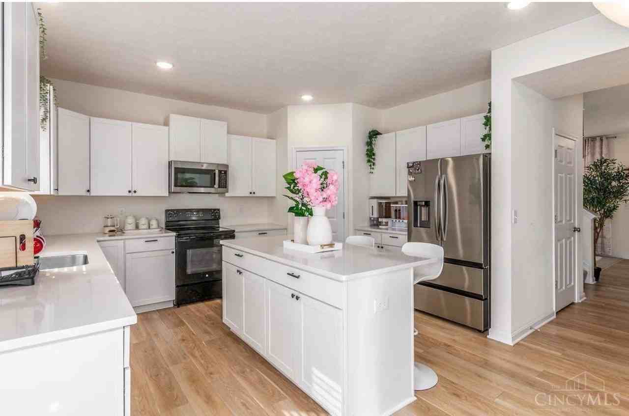 5483 Long Trail Ct - Photo 2 of 7
