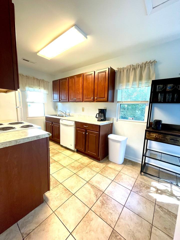 319 S 13th St - Photo 6 of 18