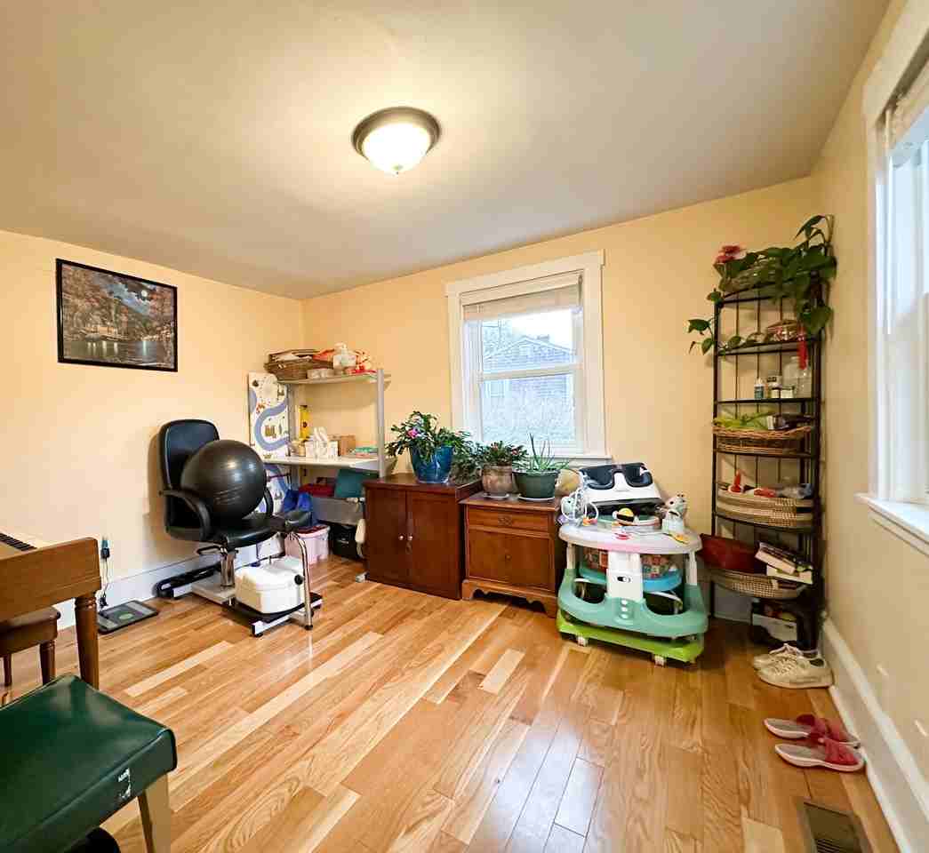 504 N Central St - Photo 4 of 8