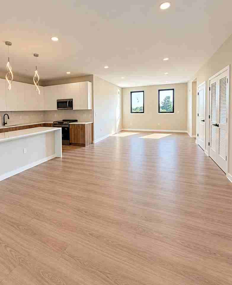 832 Summer Ave - Photo 2 of 8