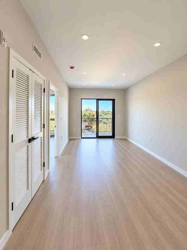 832 Summer Ave - Photo 3 of 7