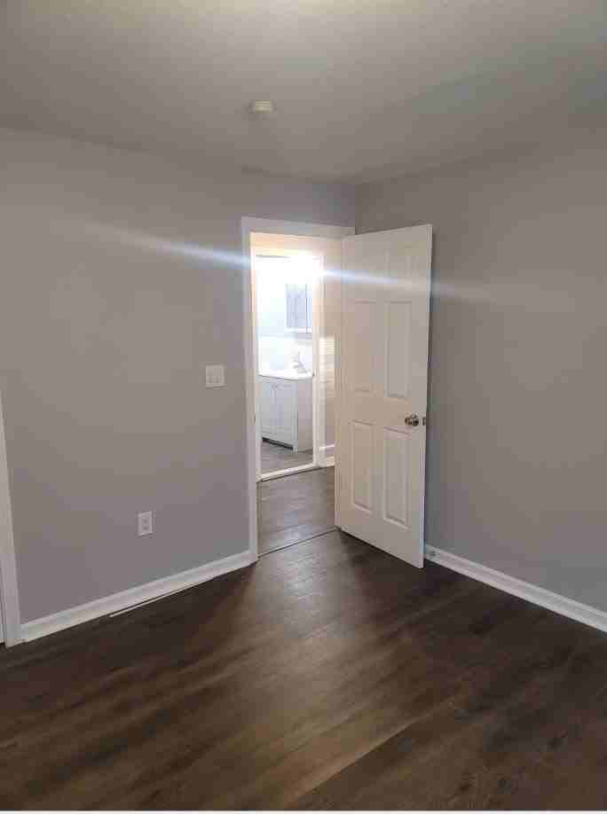 137 Vernon Ave - Photo 6 of 11
