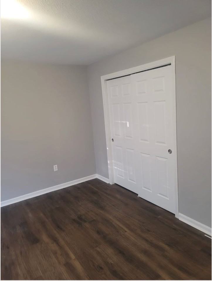137 Vernon Ave - Photo 7 of 11