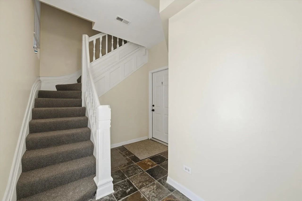 6735 S Eberhart Ave #1 - Photo 4 of 11