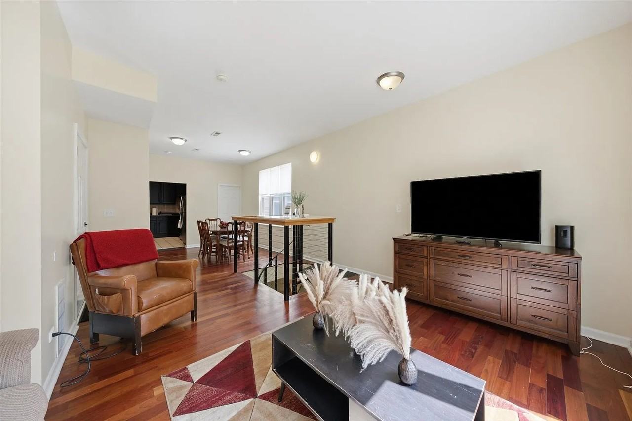 6735 S Eberhart Ave #1 - Photo 7 of 11