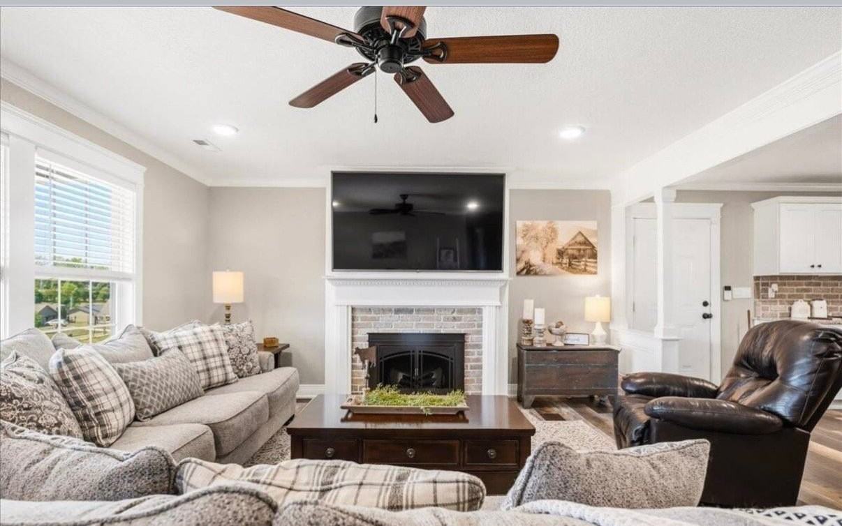 126 Zoe Cir - Photo 3 of 14