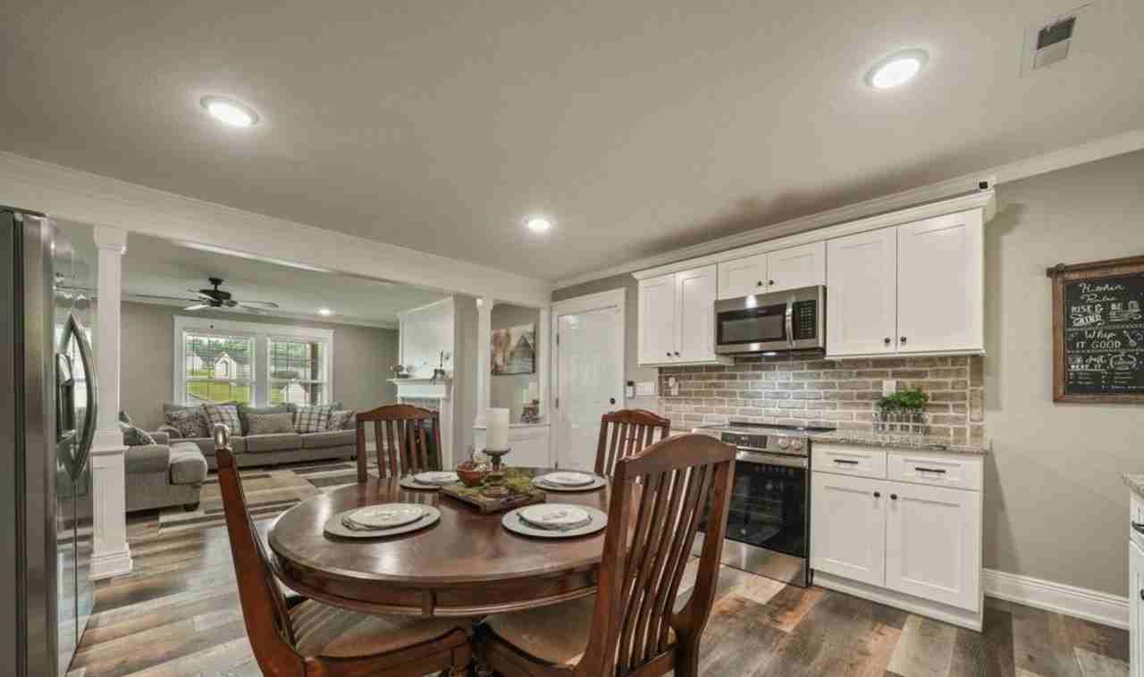 126 Zoe Cir - Photo 4 of 14