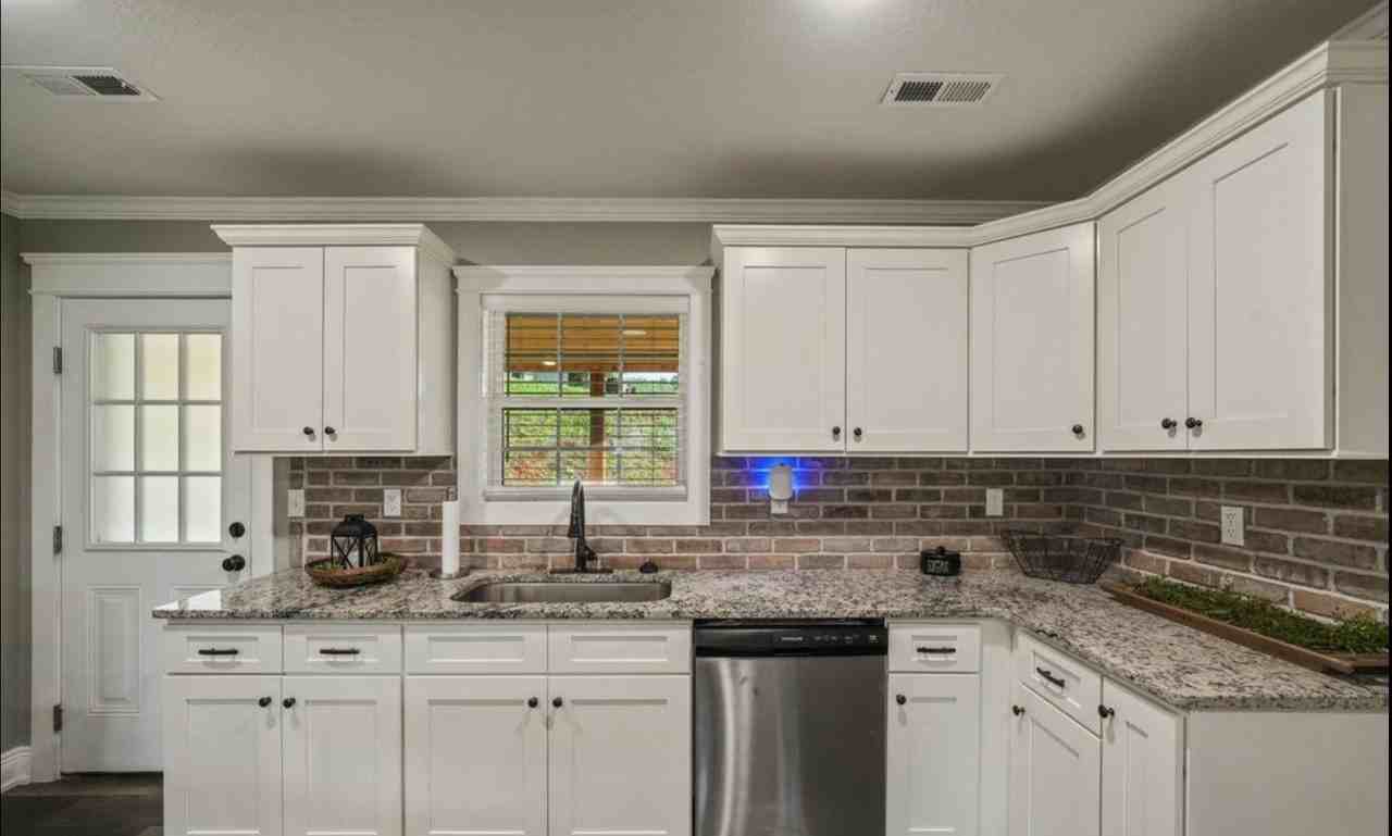 126 Zoe Cir - Photo 5 of 14