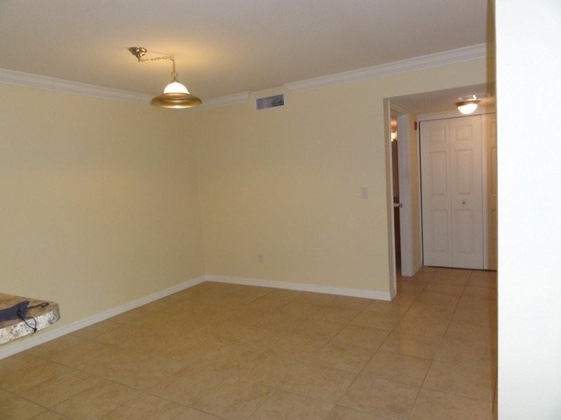 155 N Pearl Lake Cswy #102 - Photo 5 of 15