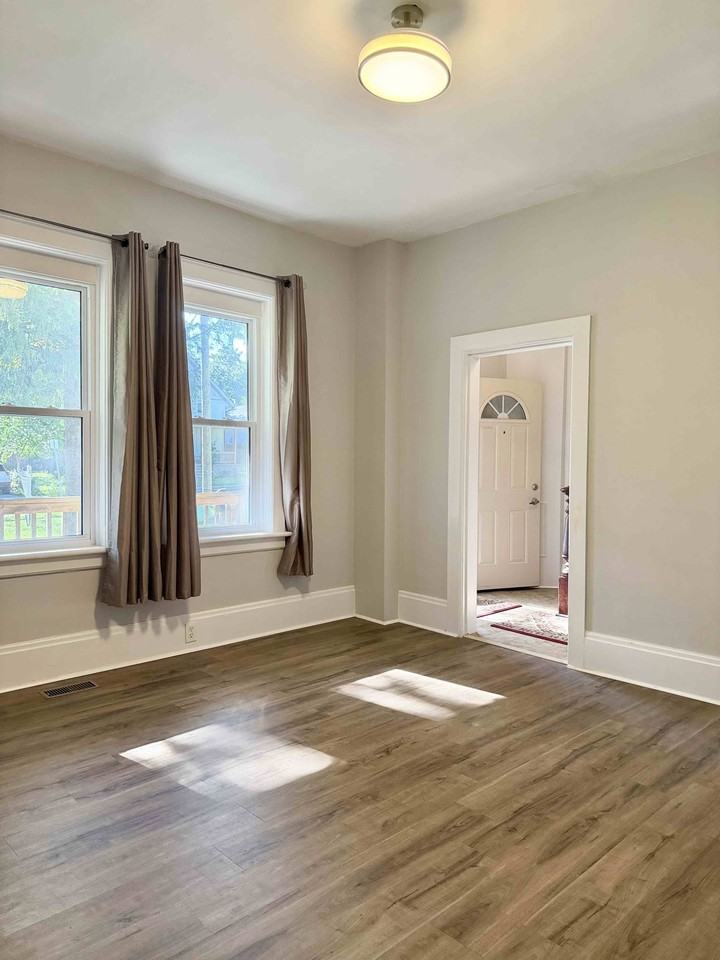 70 William Street West #4 - Photo 6 of 19