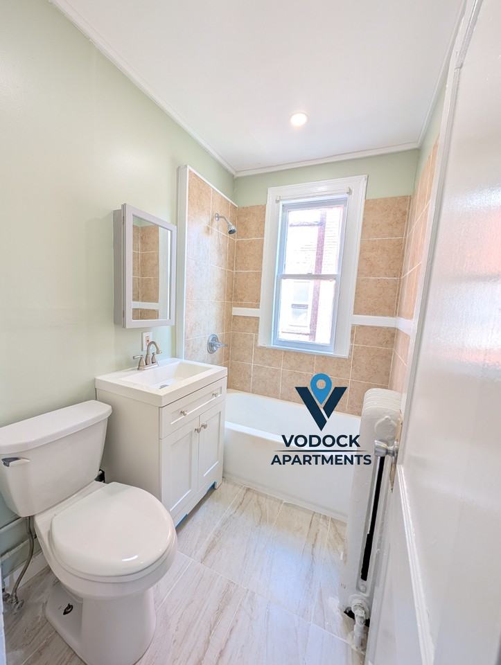 1052 Capitol Ave #3N - Photo 4 of 11