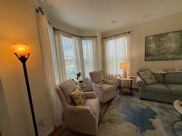 452 Vicot Way - Photo 4 of 41