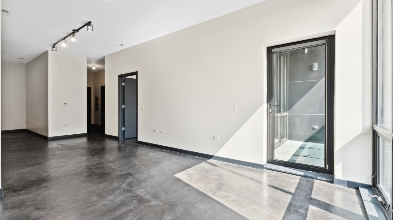 1645 N Milwaukee Ave #404 - Photo 5 of 10
