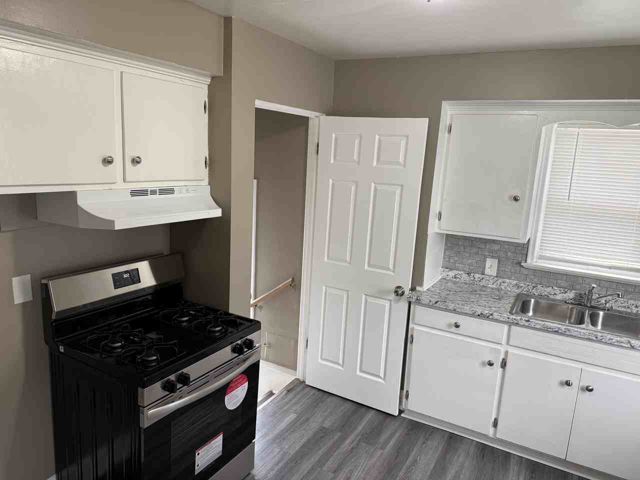 1130 Waldman Ave #NA - Photo 2 of 10