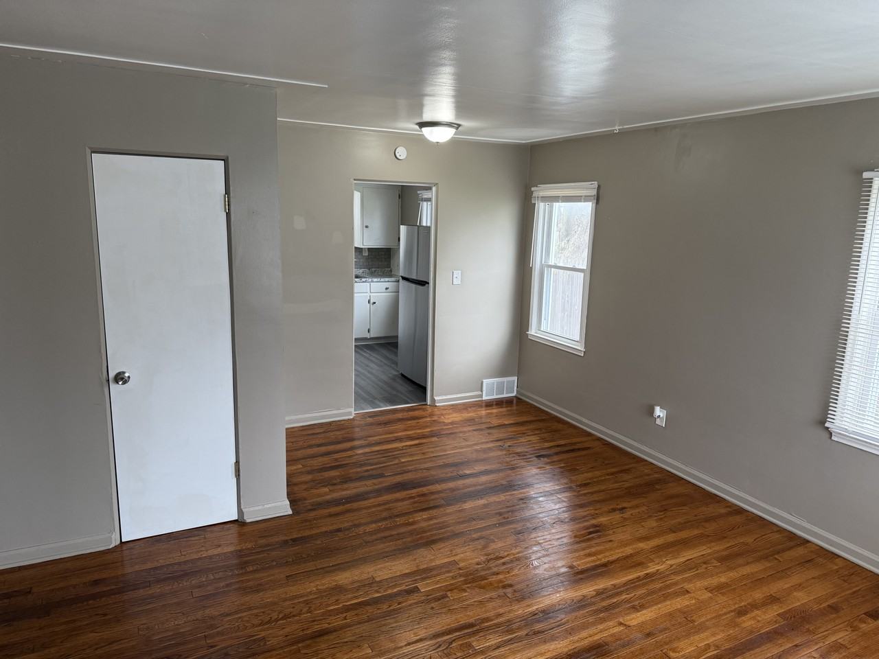 1130 Waldman Ave #NA - Photo 4 of 10