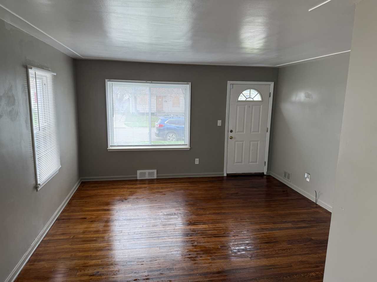 1130 Waldman Ave #NA - Photo 5 of 10
