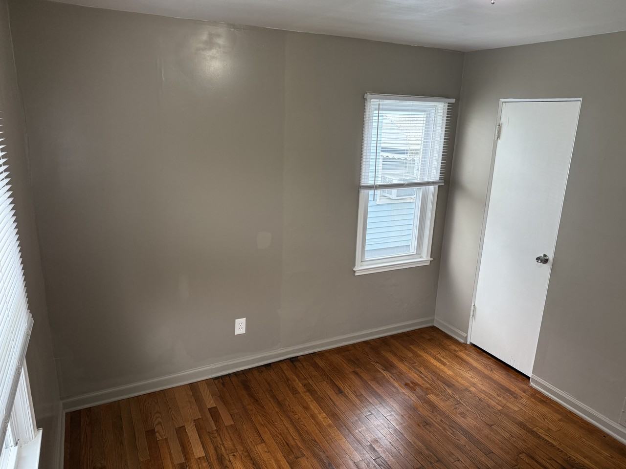1130 Waldman Ave #NA - Photo 6 of 10