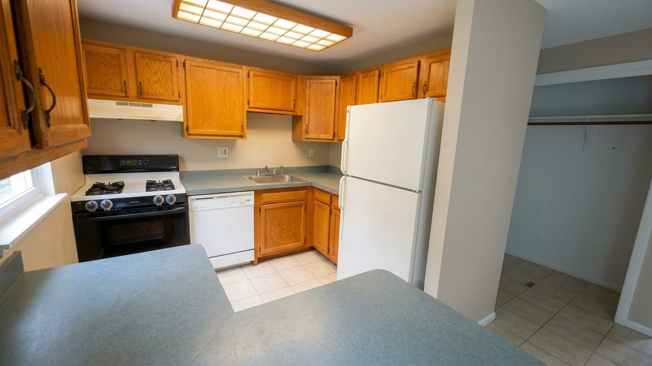 97 Robertson St #97 - Photo 3 of 17