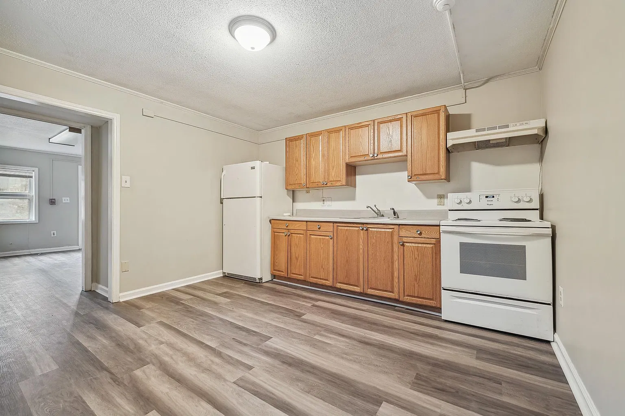 102 Woodcrest Dr #A - Photo 3 of 11