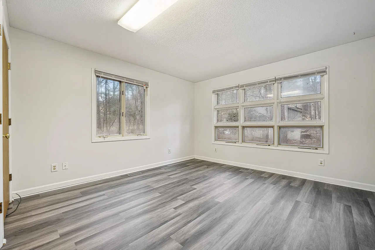 102 Woodcrest Dr #A - Photo 4 of 11