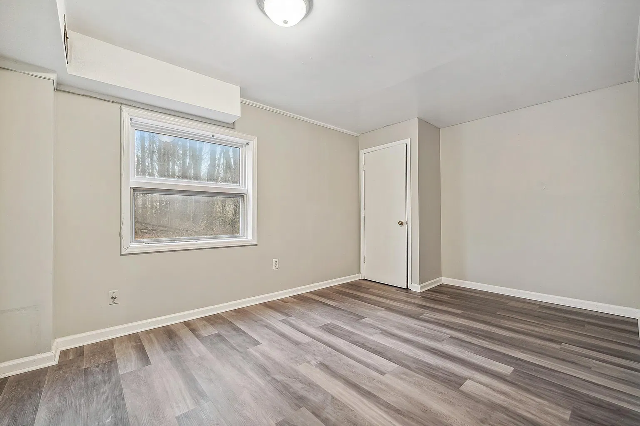 102 Woodcrest Dr #A - Photo 6 of 11