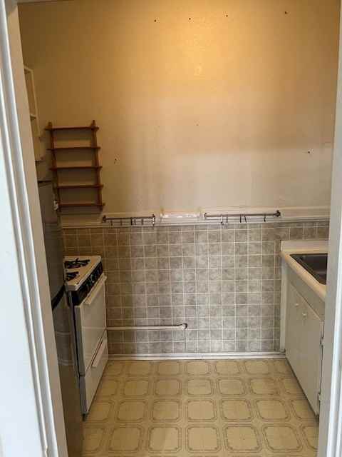 1716 Boylston Ave #202 - Photo 2 of 6