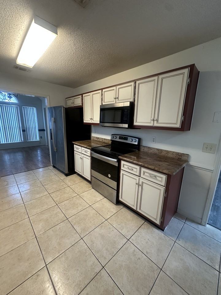 434 Bridgewater Ct #NA - Photo 7 of 23