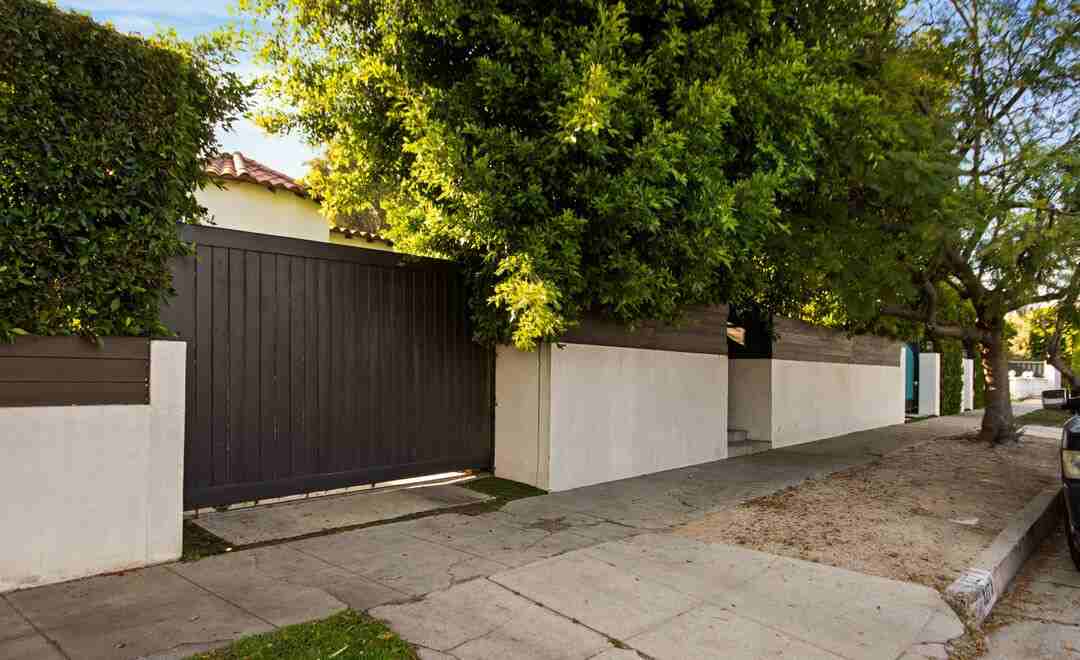 327 N Edinburgh Ave #NA - Photo 2 of 42